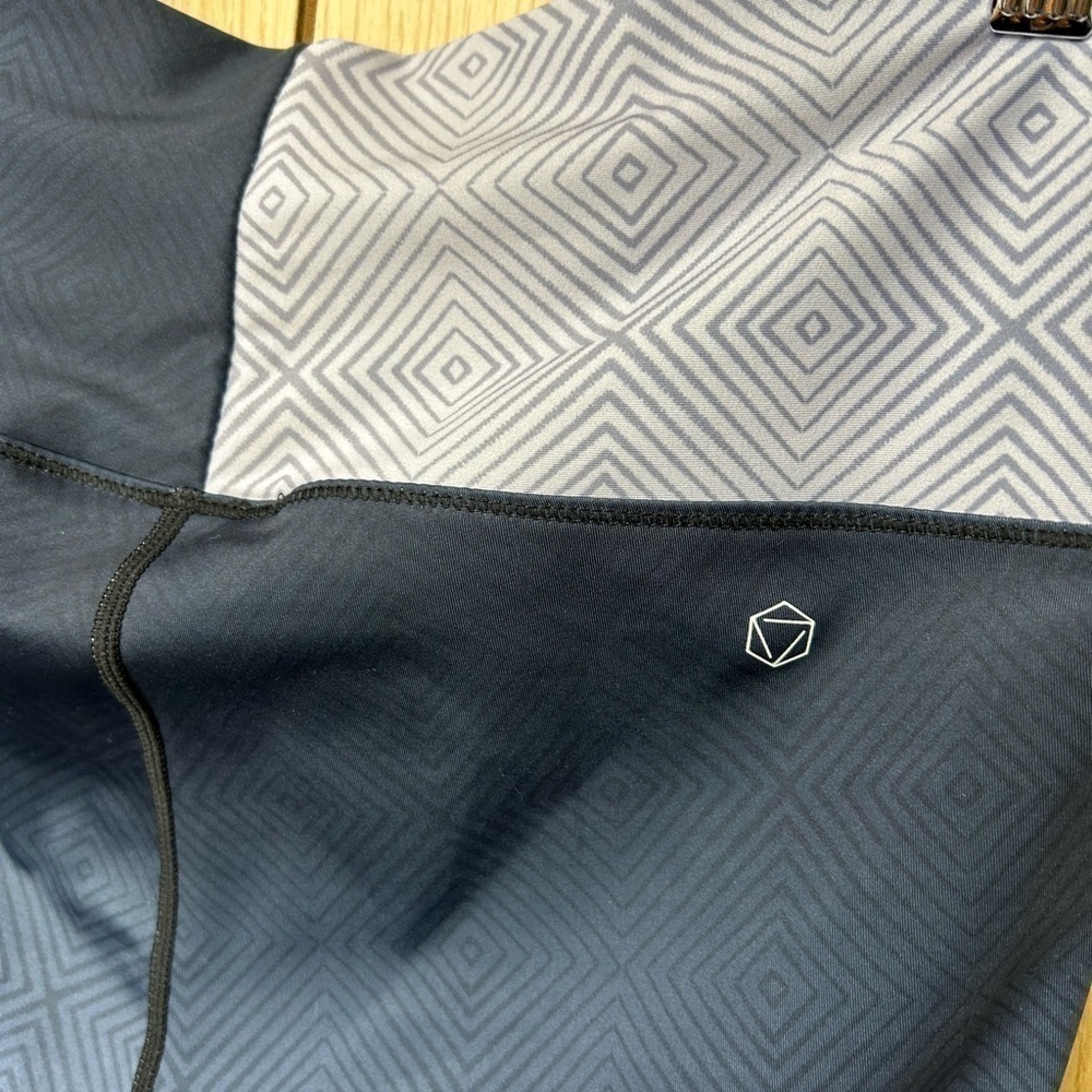 AR 33 High Rise Leggings - Picture 5 of 6